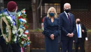 جو بايدن وزوجته - الجارديان