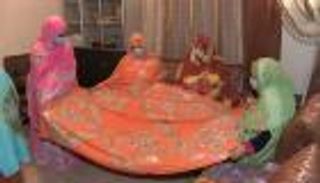 "الملحفة المغربية".. موروث ثقافي وأيقونة للحشمة والأناقة