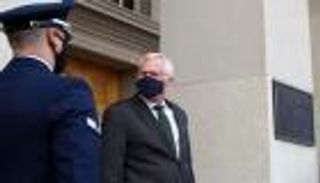 القائم بأعمال وزير الدفاع الأمريكي: أوشكنا على هزيمة القاعدة