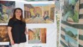 الفنانة الكويتية منى الغربللي: التشكيليات العربيات حققن نجاحات عالمية