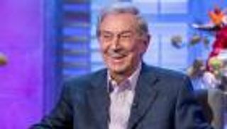 الموت يغيب المغني ومقدم البرامج البريطاني ديس أوكنور 