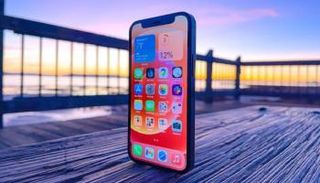 أبل لم تعلق على العيوب التي ظهرت في هاتفها الجديد