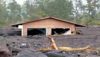 جانب من الدمار الذي خلّفه إعصار "جوني" بالفلبين