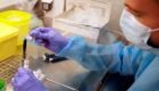 حصيلة إصابات كورونا اليومية بإيطاليا تلامس 34 ألفاً