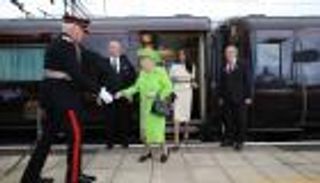 صور.. التاريخ السري لقطار العائلة المالكة البريطانية