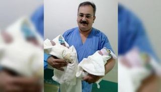 التوائم الثلاثة على يدي الطبيب