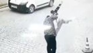 فيديو.. تركي يعتدي بقسوة على طفل سوري لاجئ