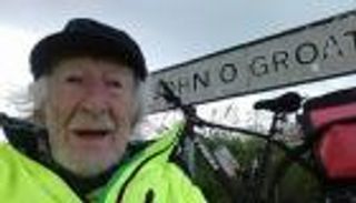 بطولة عنوانها التحدي.. مسن يقطع 874 ميلا على دراجة