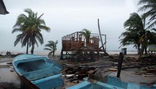 الإعصار إيوتا