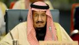 في ذكرى البيعة.. 49 وساما وجائرة "إنسانية" للملك سلمان