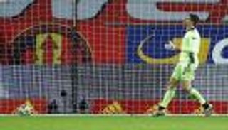 بالفيديو.. سذاجة كورتوا تؤكد موسمه السيئ