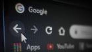 إعلانات مزعجة تخفي "زر الرجوع" على الهواتف الذكية.. إليك الحل