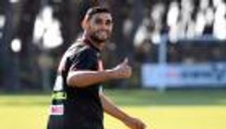 بالصور.. لفتة إنسانية جديدة من فوزي غلام تجاه فقراء إيطاليا