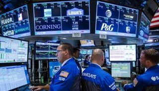 متداولون في بورصة نيويورك -رويترز