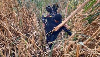 عناصر أمنية تداهم مواقع لتنظيم داعش الإرهابي