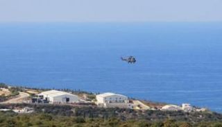 مروحية تحلق فوق قاعدة اليونيفيل مقر انعقاد الاجتماعات - أرشيفية