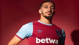 سعيد بن رحمة لاعب منتخب الجزائر وفريق وست هام