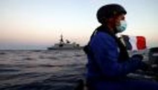 8 طائرات وسفن حربية.. فرنسا تشدد الخناق على الأسلحة التركية لليبيا