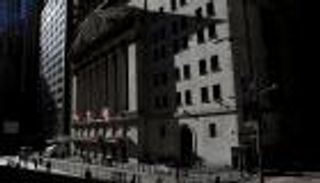 3 عوامل تتلاعب بالأسواق.. تراجع وول ستريت وارتفاع النفط