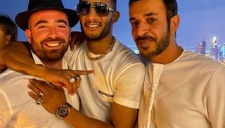 محمد رمضان يعانق المطرب الإسرائيلي في دبي