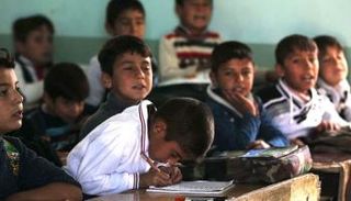 أطفال العراق حائرون بين كورونا والمدارس