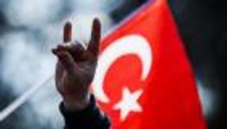 "الذئاب الرمادية" والإخوان.. أوروبا تقلم أظافر أردوغان