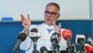 طبيب إيطالي شهير: كورونا يمكن علاجه الآن 