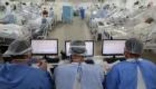 خبير أوبئة أمريكي: الولايات المتحدة ستعود إلى وضعها قبل خريف 2021