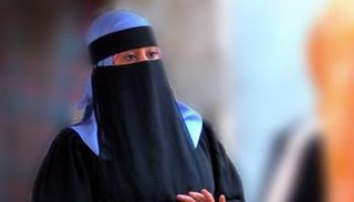 الشابة اليمنية فاتن محمد عبدالباقي