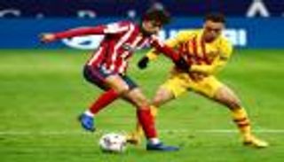 بدموع بيكيه.. أتلتيكو مدريد ينهي عقدة سيميوني أمام برشلونة