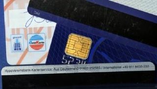 أبل تطالب العملاء بوضع المتعلقات الشخصية بعيدا عن هاتفها الجديد