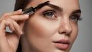 الحواجب الممتلئة والمحددة "أحدث صيحات الجمال"