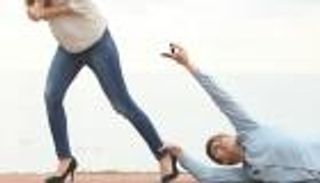 فيديو حقق ملايين المشاهدات.. طلب يدها للزواج فجاء الرد صاعقا