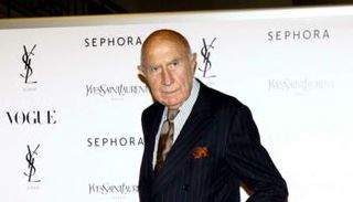  بيبه مودينيزه الرئيس السابق للمجلس الوطني للموضة الإيطالية