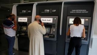 الليرة تتماسك نسبيا أمام الدولار