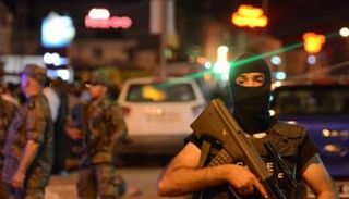 قوات الأمن التونسية في موقع تفجير سابق