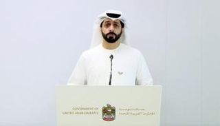الدكتور عمر عبدالرحمن الحمادي خلال الإحاطة الإعلامية لحكومة الإمارات