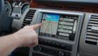 طريقة تثبيت وتحديث خرائط GPS على شاشة السيارة