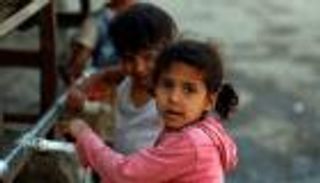 أطفال "حجة" اليمنية.. لم يبق لهم سوى مدرسة مدمرة