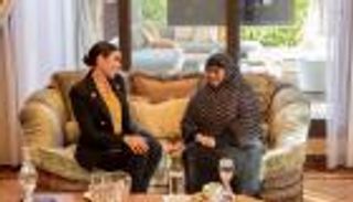 صور.. "سيدة المطر" في منزل ياسمين صبري: "شاي ومرتب"