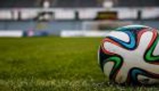 غير "الساحرة المستديرة".. 4 أنواع أخرى من كرة القدم