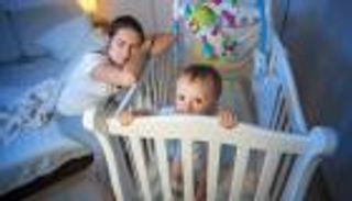 أسباب قلة النوم عند الرضيع.. متى ينتظم؟