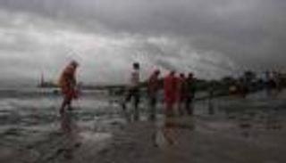 إعصار "نيفار" القوي يقترب من الهند.. إجلاء الآلاف