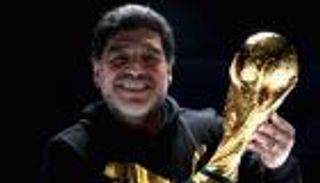 وفاة الأسطورة مارادونا.. تاريخ ذهبي لأيقونة كرة القدم