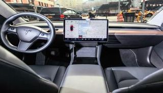 إحدى سيارات تسلا