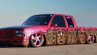 الشاحنة تحمل رسومات لوجوه مستوحاة من هوليوود