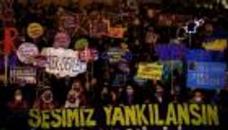 بالصور.. غضب النساء يجتاح العالم ضد عنف كورونا المنزلي