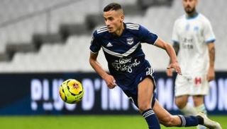 مهدي زرقان لاعب منتخب الجزائر وفريق بوردو الفرنسي