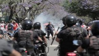 اشتباكات على هامش جنازة مارادونا 