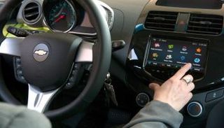 تحميل الخرائط على شاشة السيارة